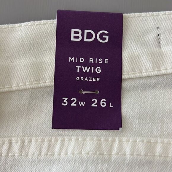 NWOT BDG Mid-Rise Twig Grazer White Jeans Size 32x26 - Picture 5 of 9